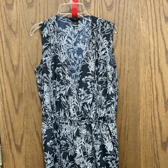 Ann Taylor lightweight, sleeveless jumpsuit - Picture 3 of 13